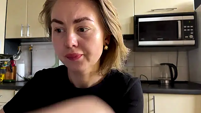 Snapshot of MartaLuna_ chatting on 14, 5, 2026 MartaLuna online show from 14, 5, 2026