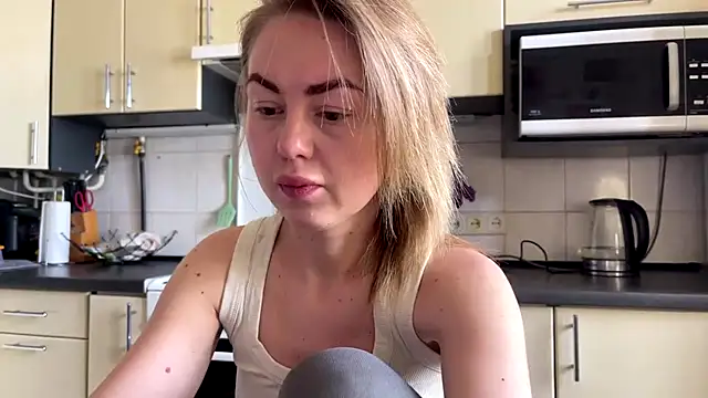 Snapshot of MartaLuna_ chatting on 15, 5, 2026 MartaLuna online show from 15, 5, 2026