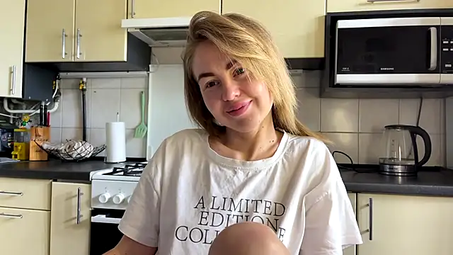 Snapshot of MartaLuna_ chatting on 16, 5, 2026 MartaLuna online show from 16, 5, 2026