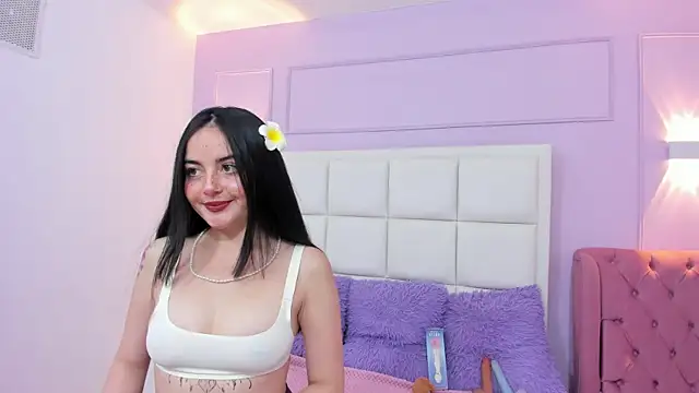 Snapshot of Ashleypetit chatting on 17, 12, 2025 Ashleypetit online show from 17, 12, 2025