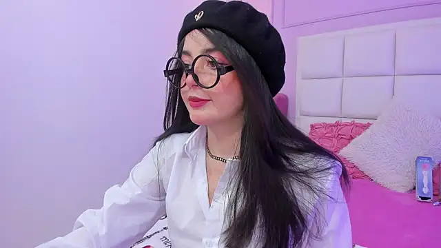 Snapshot of Ashleypetit chatting on 6, 2, 2026 Ashleypetit online show from 6, 2, 2026