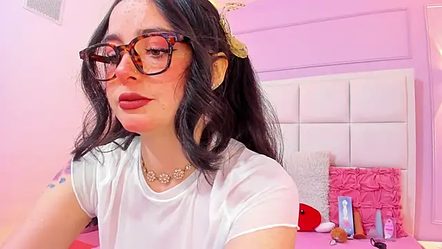 Snapshot of Ashleypetit chatting on 17, 2, 2026 Ashleypetit online show from 17, 2, 2026