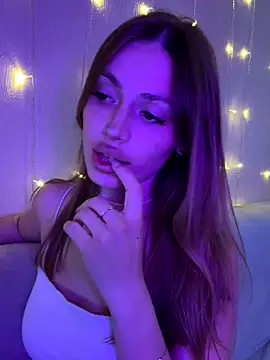 Elizabeth Tay online show from 22, 10, 2025