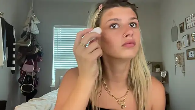 AnnGrayson online show from 25, 9, 2025