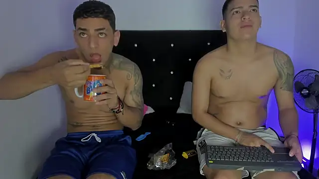 Snapshot of maykel_and_mike chatting on 12, 11, 2025 maykel and mike online show from 12, 11, 2025