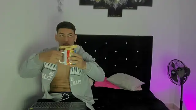 Snapshot of maykel_and_mike chatting on 27, 11, 2025 maykel and mike online show from 27, 11, 2025