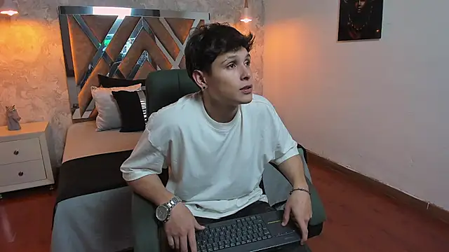 Snapshot of kraven_lust chatting on 14, 9, 2025 kraven lust online show from 14, 9, 2025