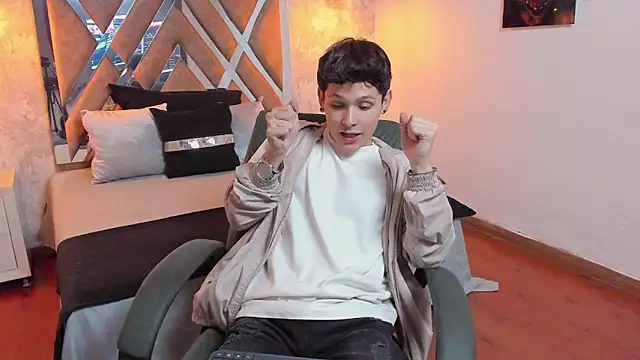 Snapshot of kraven_lust chatting on 20, 9, 2025 kraven lust online show from 20, 9, 2025