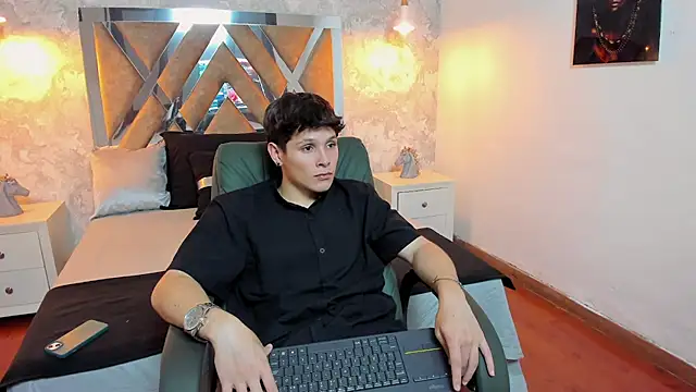 Snapshot of kraven_lust chatting on 23, 9, 2025 kraven lust online show from 23, 9, 2025