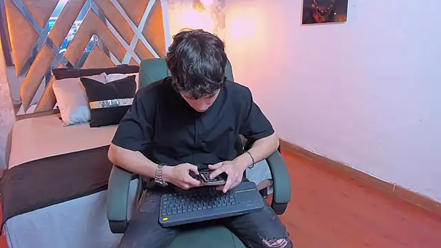 Snapshot of kraven_lust chatting on 1, 10, 2025 kraven lust online show from 1, 10, 2025