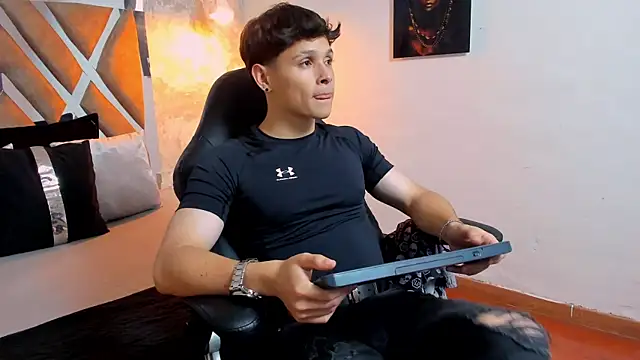 Snapshot of kraven_lust chatting on 10, 10, 2025 kraven lust online show from 10, 10, 2025