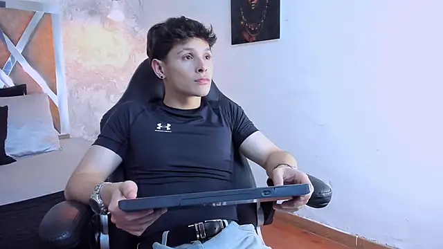 Snapshot of kraven_lust chatting on 16, 10, 2025 kraven lust online show from 16, 10, 2025