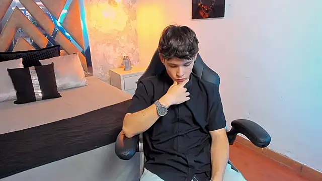 Snapshot of kraven_lust chatting on 25, 10, 2025 kraven lust online show from 25, 10, 2025