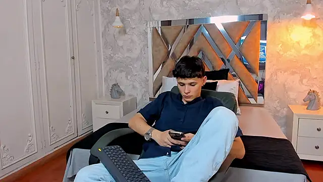 Snapshot of kraven_lust chatting on 28, 10, 2025 kraven lust online show from 28, 10, 2025