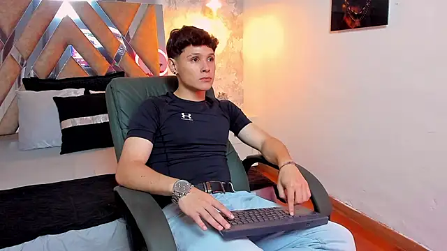 Snapshot of kraven_lust chatting on 30, 10, 2025 kraven lust online show from 30, 10, 2025