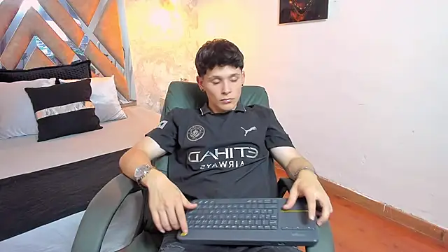 Snapshot of kraven_lust chatting on 31, 10, 2025 kraven lust online show from 31, 10, 2025