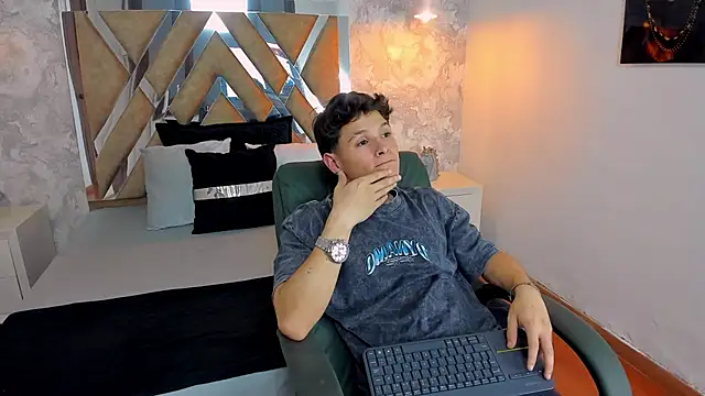 Snapshot of kraven_lust chatting on 2, 11, 2025 kraven lust online show from 2, 11, 2025