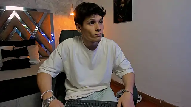 Snapshot of kraven_lust chatting on 20, 11, 2025 kraven lust online show from 20, 11, 2025