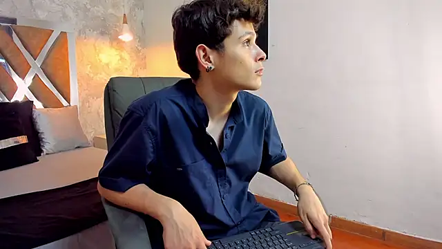 Snapshot of kraven_lust chatting on 4, 12, 2025 kraven lust online show from 4, 12, 2025