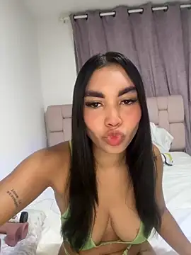 karolaalcendra online show from 28, 10, 2025