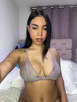 Snapshot of karolaalcendra chatting on 21, 12, 2025 karolaalcendra online show from 21, 12, 2025