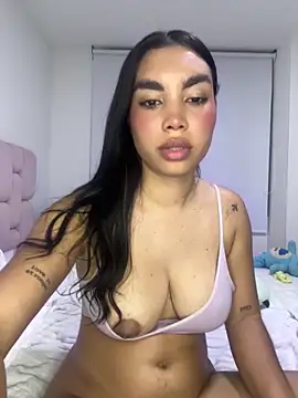 Snapshot of karolaalcendra chatting on 12, 3, 2026 karolaalcendra online show from 12, 3, 2026