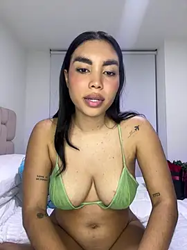 Snapshot of karolaalcendra chatting on 20, 3, 2026 karolaalcendra online show from 20, 3, 2026