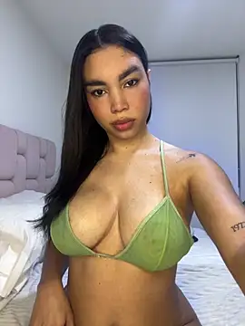 Snapshot of karolaalcendra chatting on 25, 3, 2026 karolaalcendra online show from 25, 3, 2026