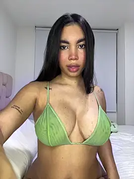 Snapshot of karolaalcendra chatting on 17, 4, 2026 karolaalcendra online show from 17, 4, 2026