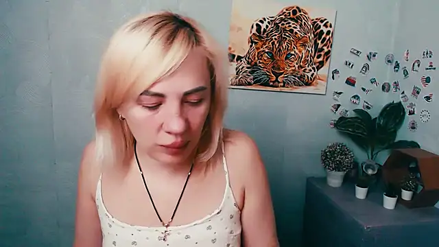 Snapshot of EmmaCat_ chatting on 6, 3, 2026 EmmaCat online show from 6, 3, 2026