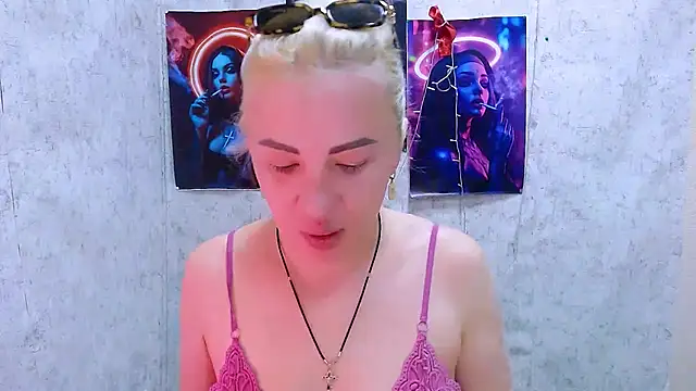 Snapshot of EmmaCat_ chatting on 17, 3, 2026 EmmaCat online show from 17, 3, 2026