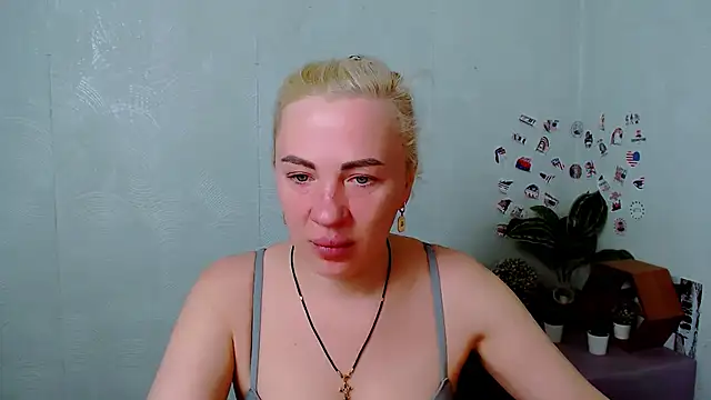 Snapshot of EmmaCat_ chatting on 18, 3, 2026 EmmaCat online show from 18, 3, 2026