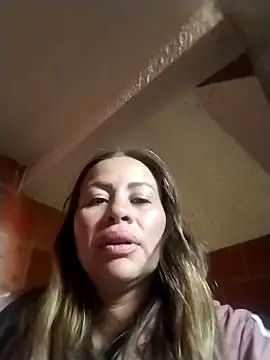 LaraCaliente online show from 4, 10, 2025