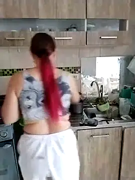 LaraCaliente online show from 3, 3, 2026