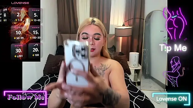 Snapshot of LusciousZenaiahx chatting on 14, 10, 2025 LusciousZenaiahx online show from 14, 10, 2025