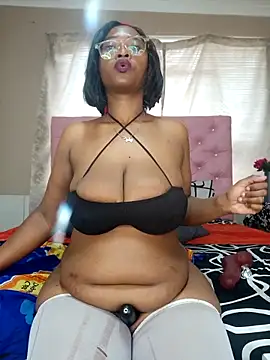 Snapshot of YummyChocTits chatting on 17, 10, 2025 YummyChocTits online show from 17, 10, 2025