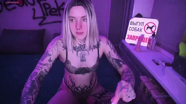 Snapshot of MonikaLowww chatting on 16, 4, 2026 MonikaLowww online show from 16, 4, 2026