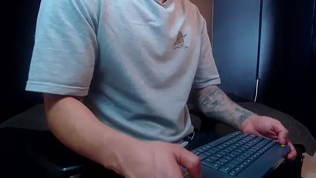 Snapshot of RichardMilleer chatting on 22, 12, 2025 RichardMilleer online show from 22, 12, 2025