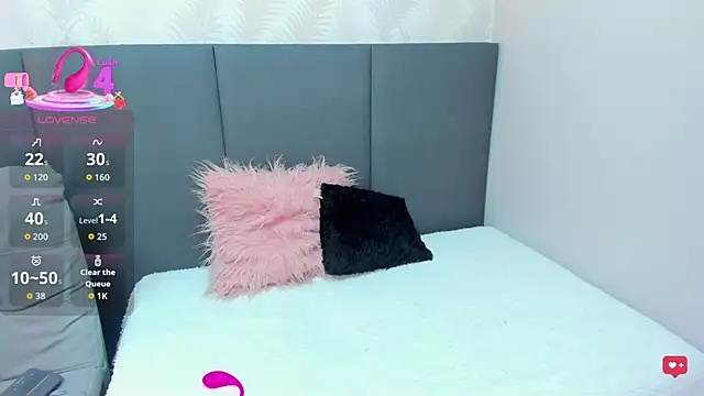 VivianSantana1 online show from 5, 11, 2025