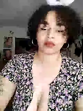 Snapshot of Julie_wallace chatting on 4, 11, 2025 Julie wallace online show from 4, 11, 2025