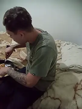 Snapshot of becmz chatting on 12, 4, 2026 becmz online show from 12, 4, 2026