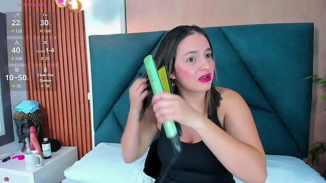 Snapshot of VictoriaHarriss chatting on 6, 11, 2025 VictoriaHarriss online show from 6, 11, 2025