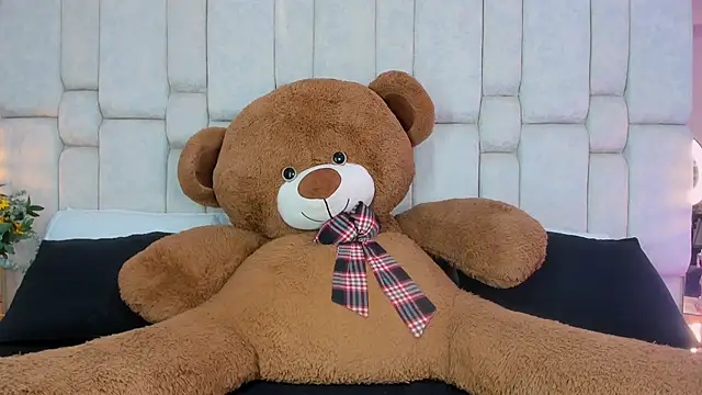 Snapshot of _GigiDoll_ chatting on 7, 10, 2025 GigiDoll online show from 7, 10, 2025