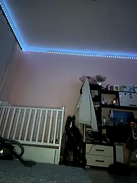 Snapshot of milka_catt chatting on 7, 10, 2025 milka catt online show from 7, 10, 2025