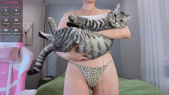 Snapshot of Madison_Davies_ chatting on 15, 10, 2025 Madison Davies  online show from 15, 10, 2025