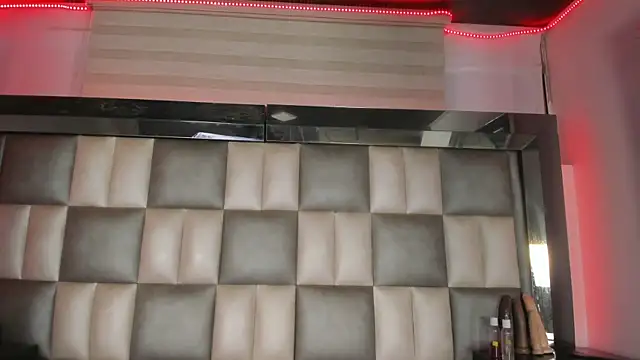 Snapshot of abbiecollins_js chatting on 11, 11, 2025 abbiecollins js online show from 11, 11, 2025