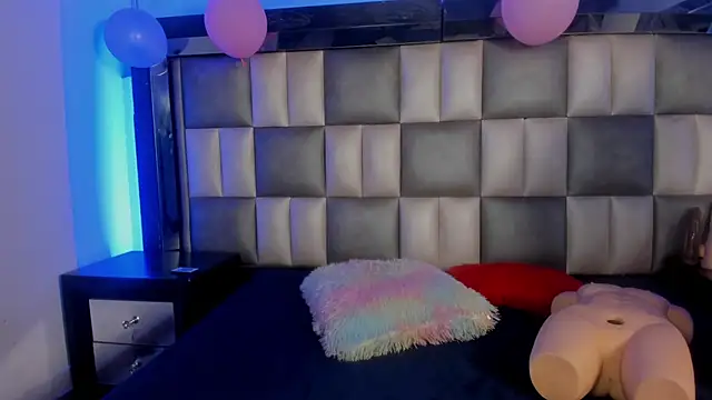 Snapshot of abbiecollins_js chatting on 24, 11, 2025 abbiecollins js online show from 24, 11, 2025