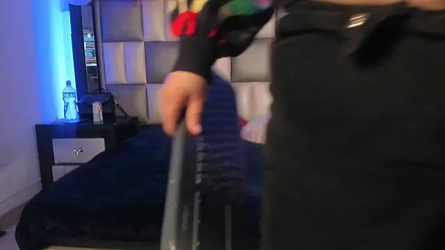 Snapshot of abbiecollins_js chatting on 25, 11, 2025 abbiecollins js online show from 25, 11, 2025