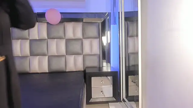 Snapshot of abbiecollins_js chatting on 26, 11, 2025 abbiecollins js online show from 26, 11, 2025