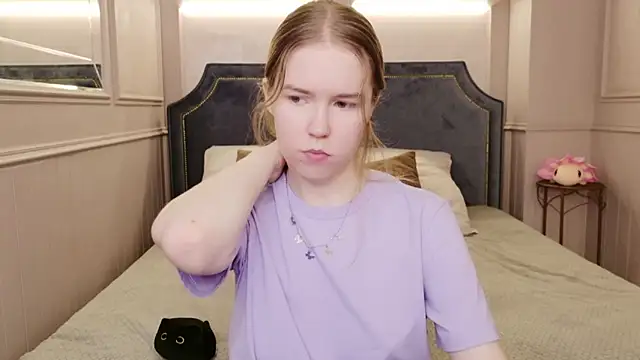 Snapshot of Alida_Brice chatting on 14, 11, 2025 Alida Brice online show from 14, 11, 2025